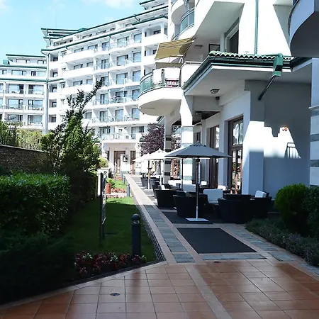 Apartahotel Private Studio In Emerald Beach Ravda